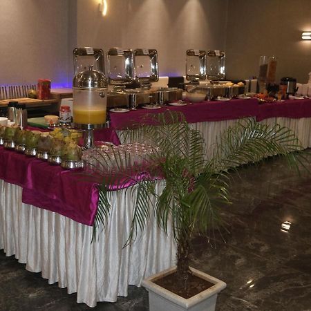 Hotel Orange International Surat Luaran gambar