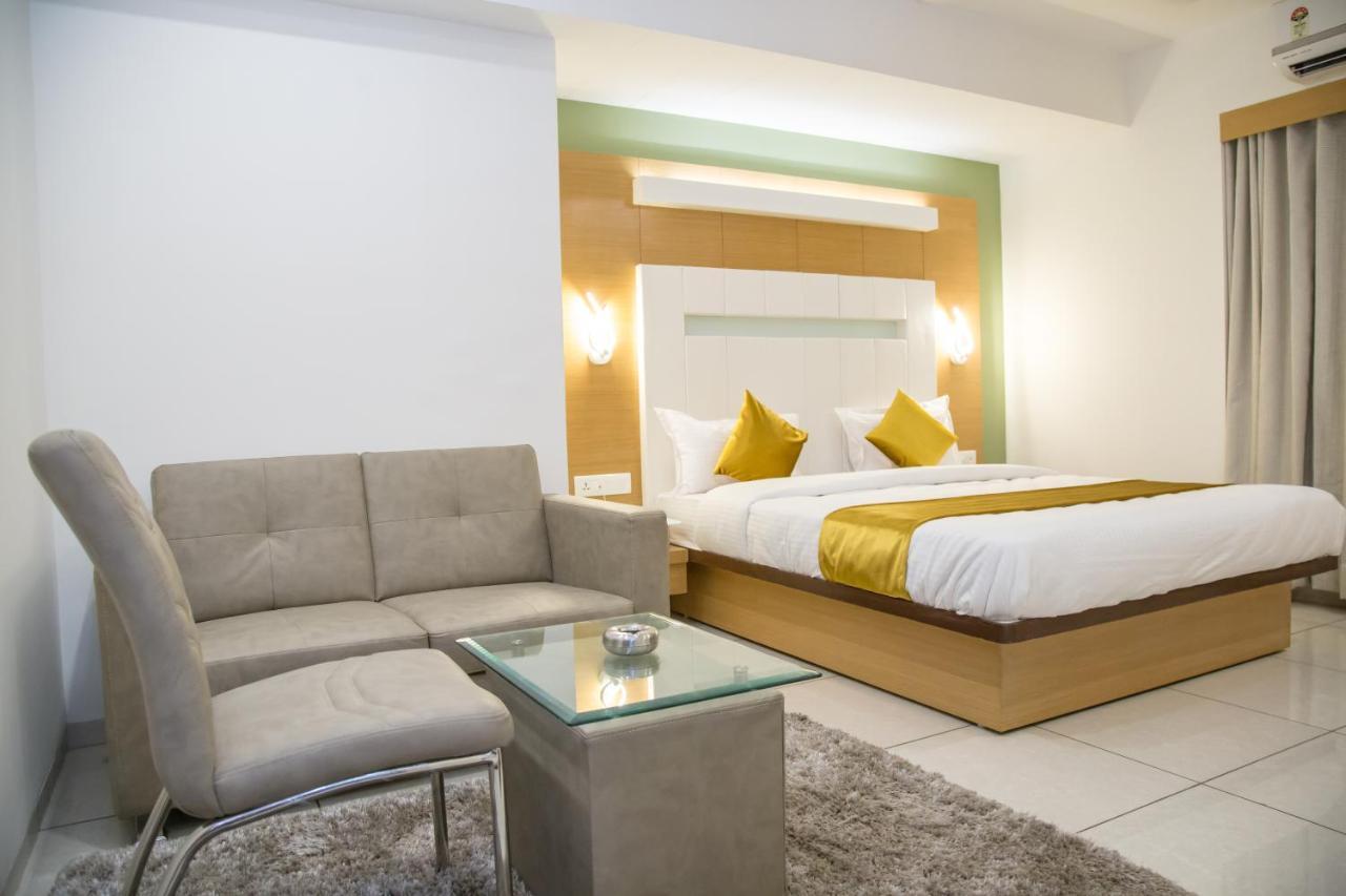 Hotel Orange International Surat Luaran gambar