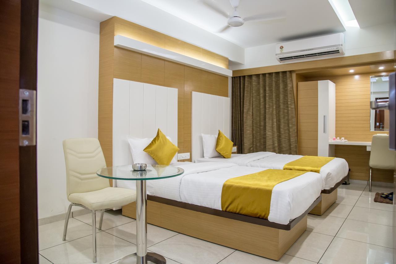 Hotel Orange International Surat Luaran gambar
