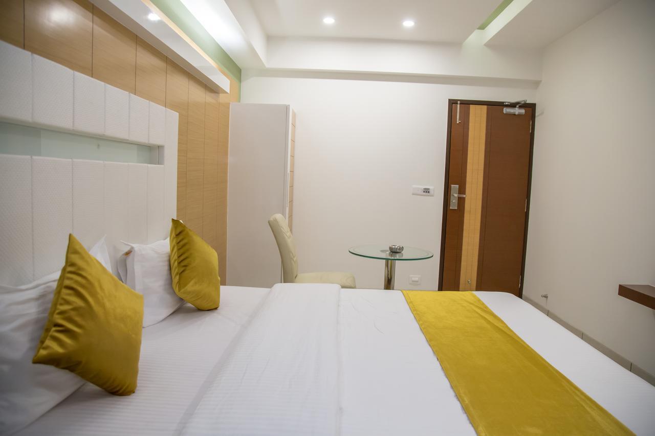 Hotel Orange International Surat Luaran gambar