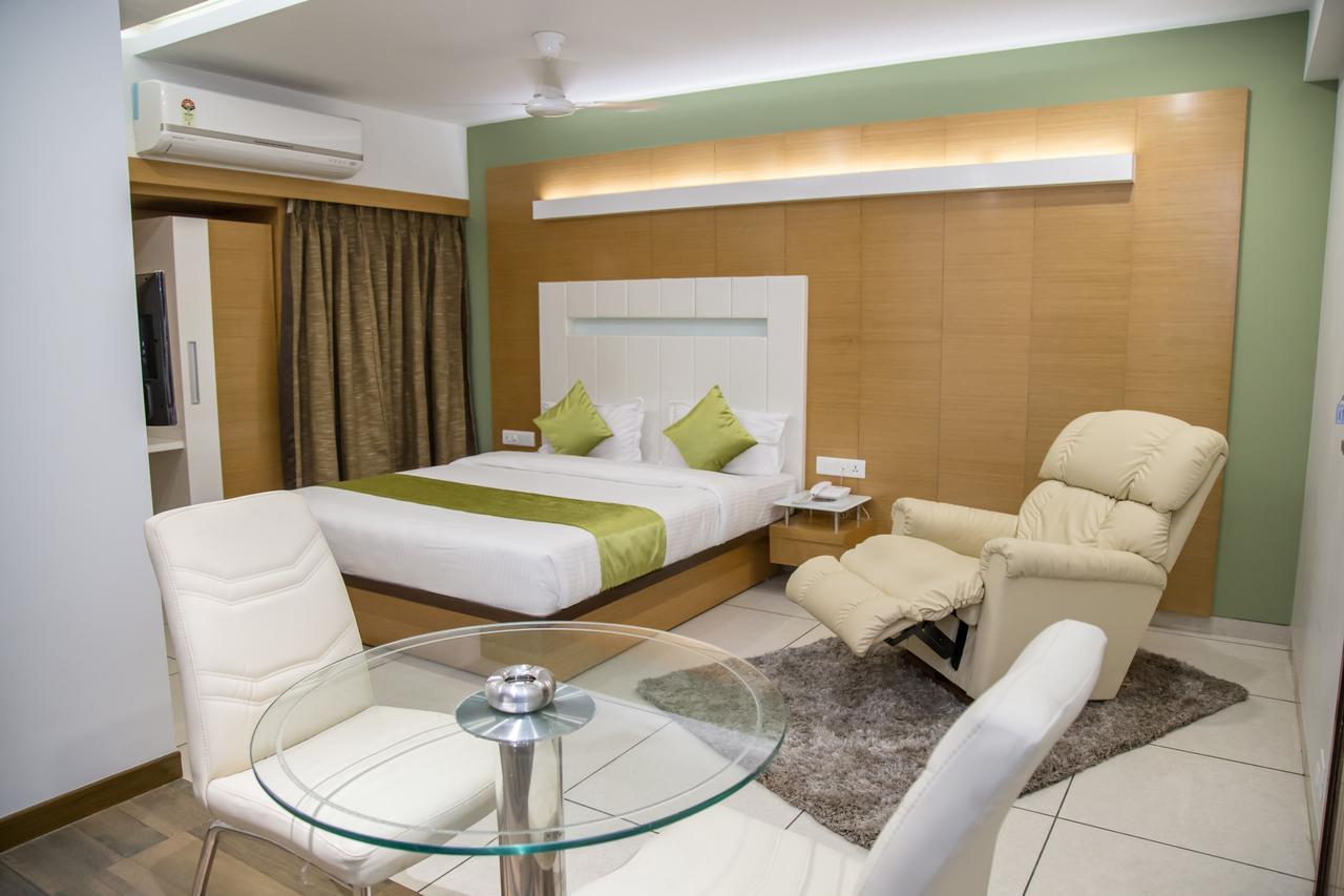 Hotel Orange International Surat Luaran gambar