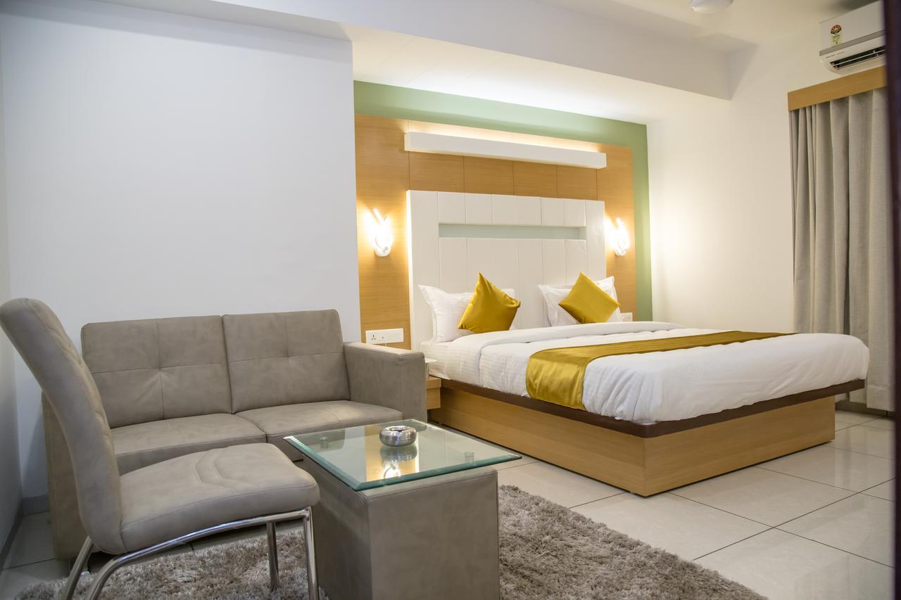 Hotel Orange International Surat Luaran gambar