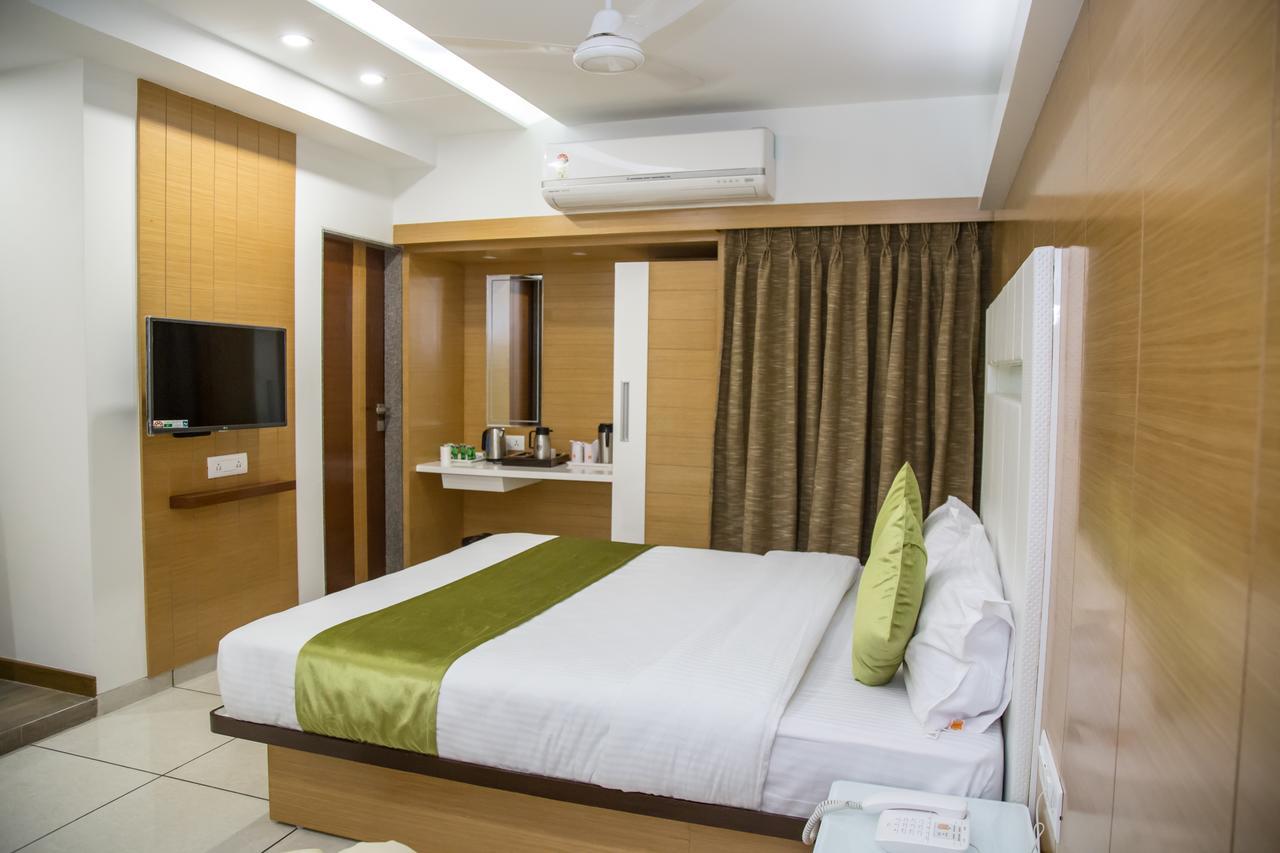 Hotel Orange International Surat Luaran gambar