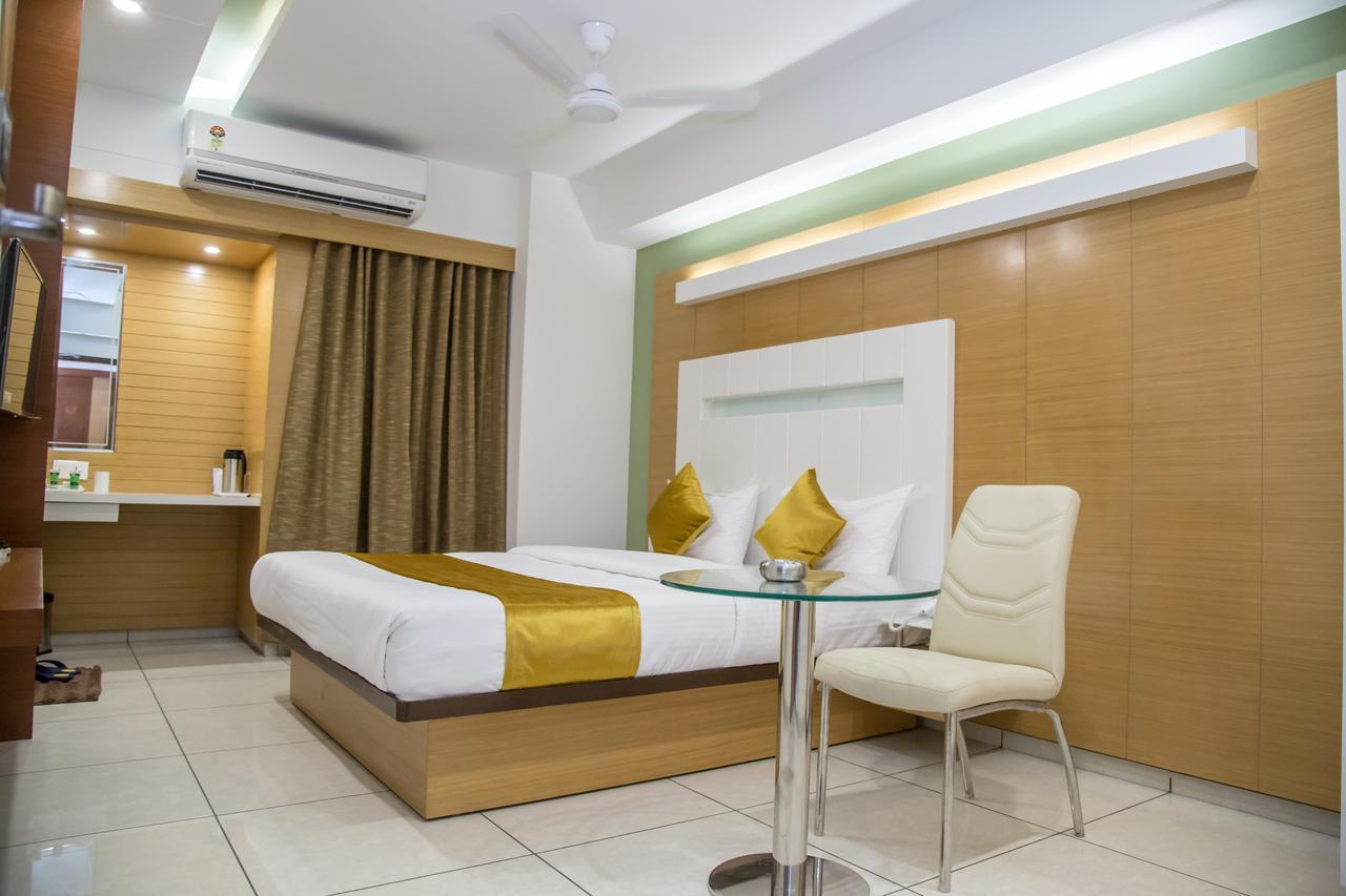 Hotel Orange International Surat Luaran gambar