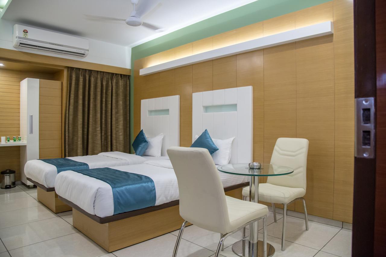 Hotel Orange International Surat Luaran gambar