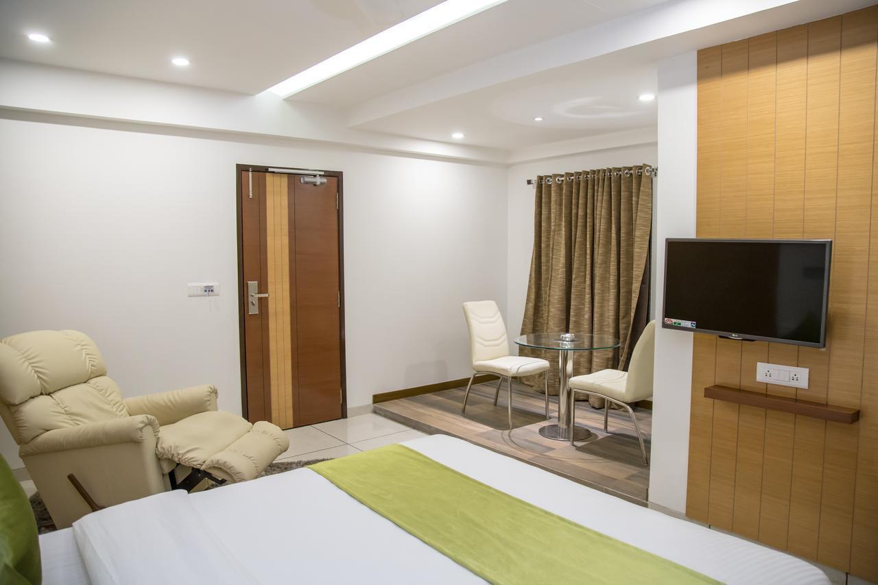 Hotel Orange International Surat Luaran gambar