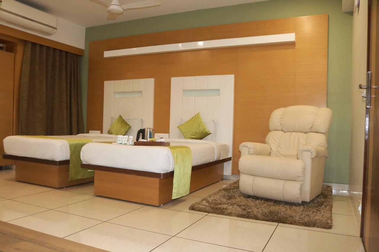 Hotel Orange International Surat Luaran gambar