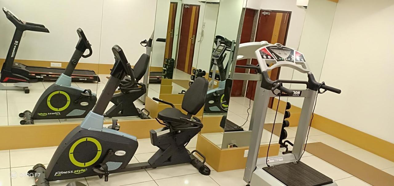 Hotel Orange International Surat Luaran gambar