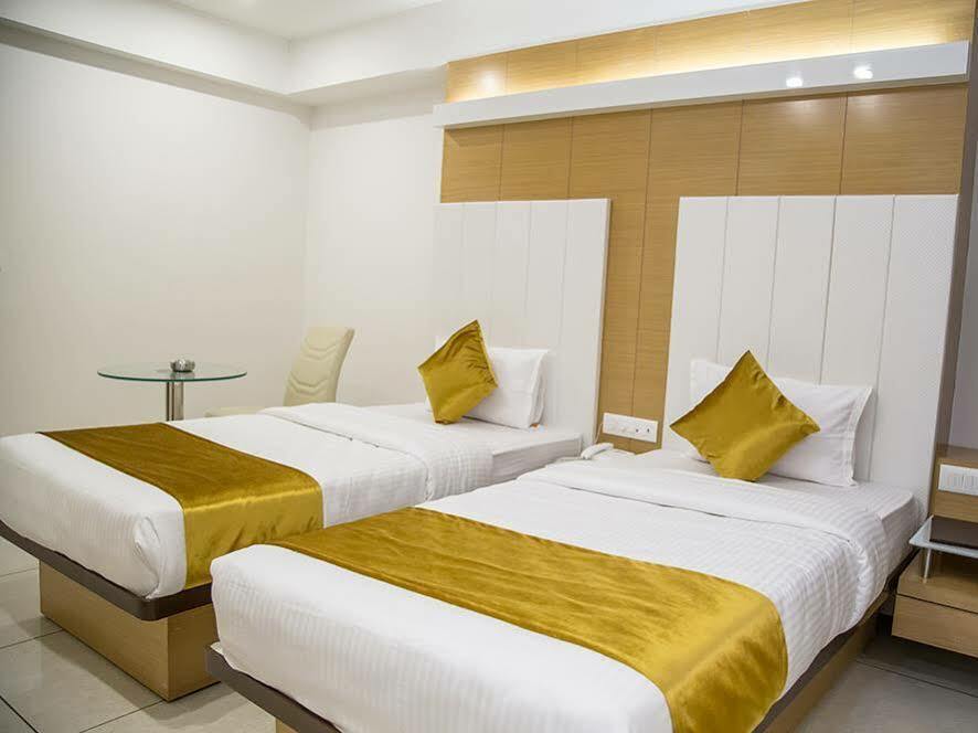 Hotel Orange International Surat Luaran gambar