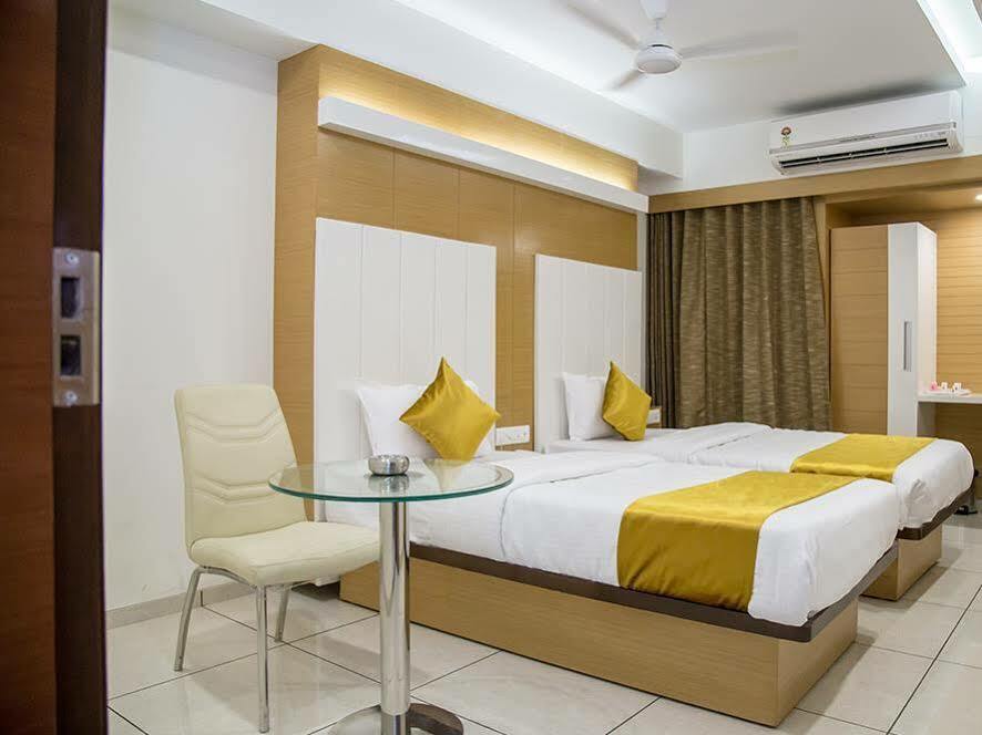 Hotel Orange International Surat Luaran gambar