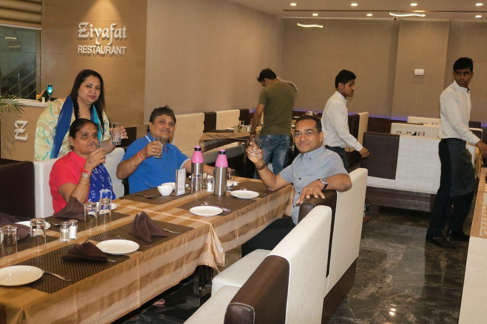 Hotel Orange International Surat Luaran gambar