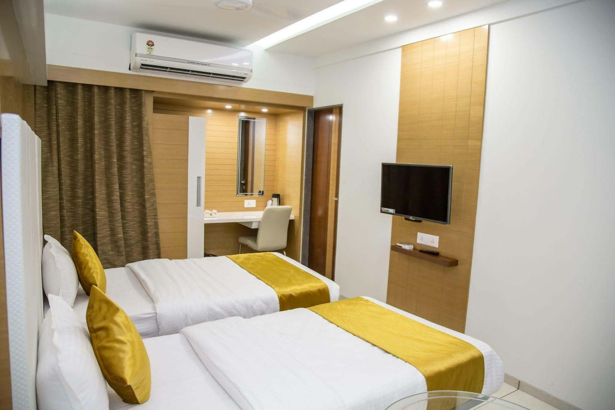 Hotel Orange International Surat Luaran gambar