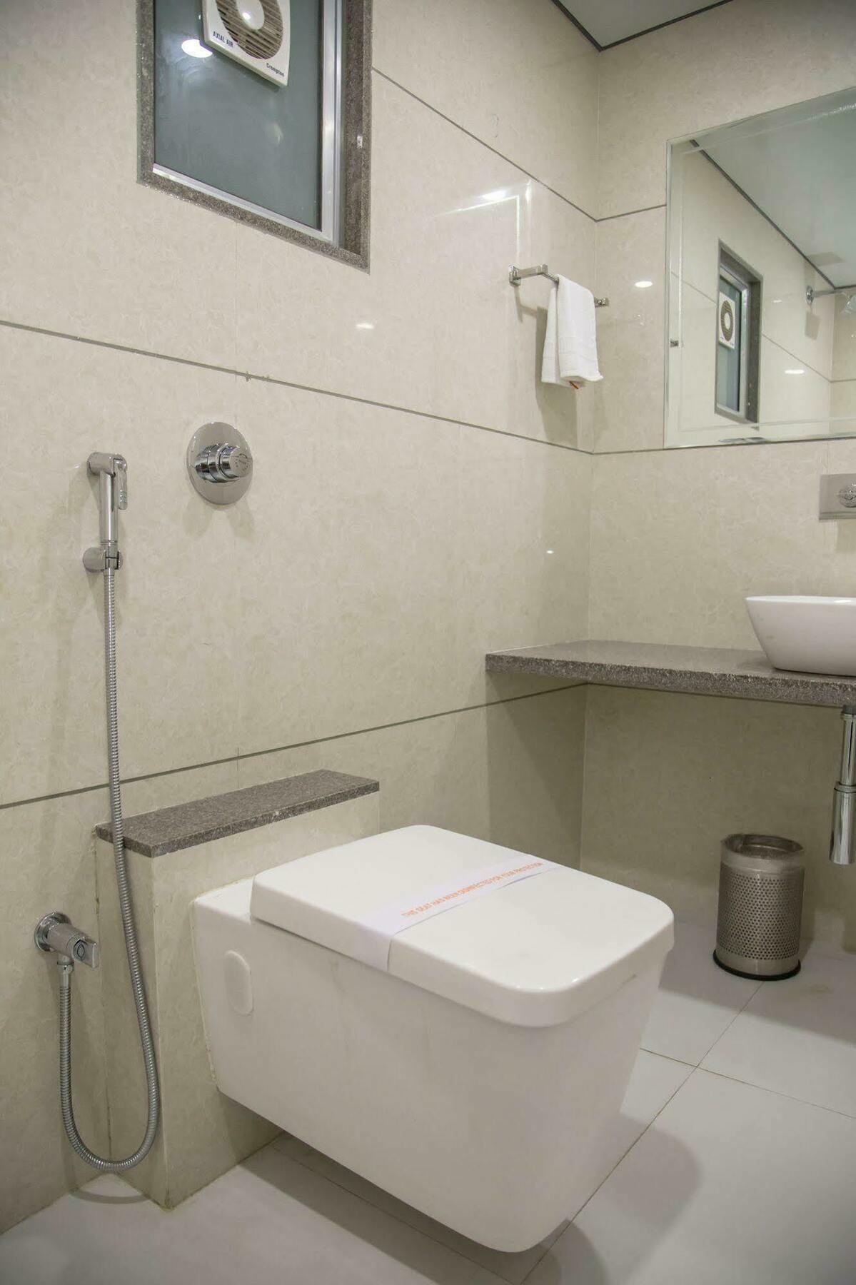 Hotel Orange International Surat Luaran gambar