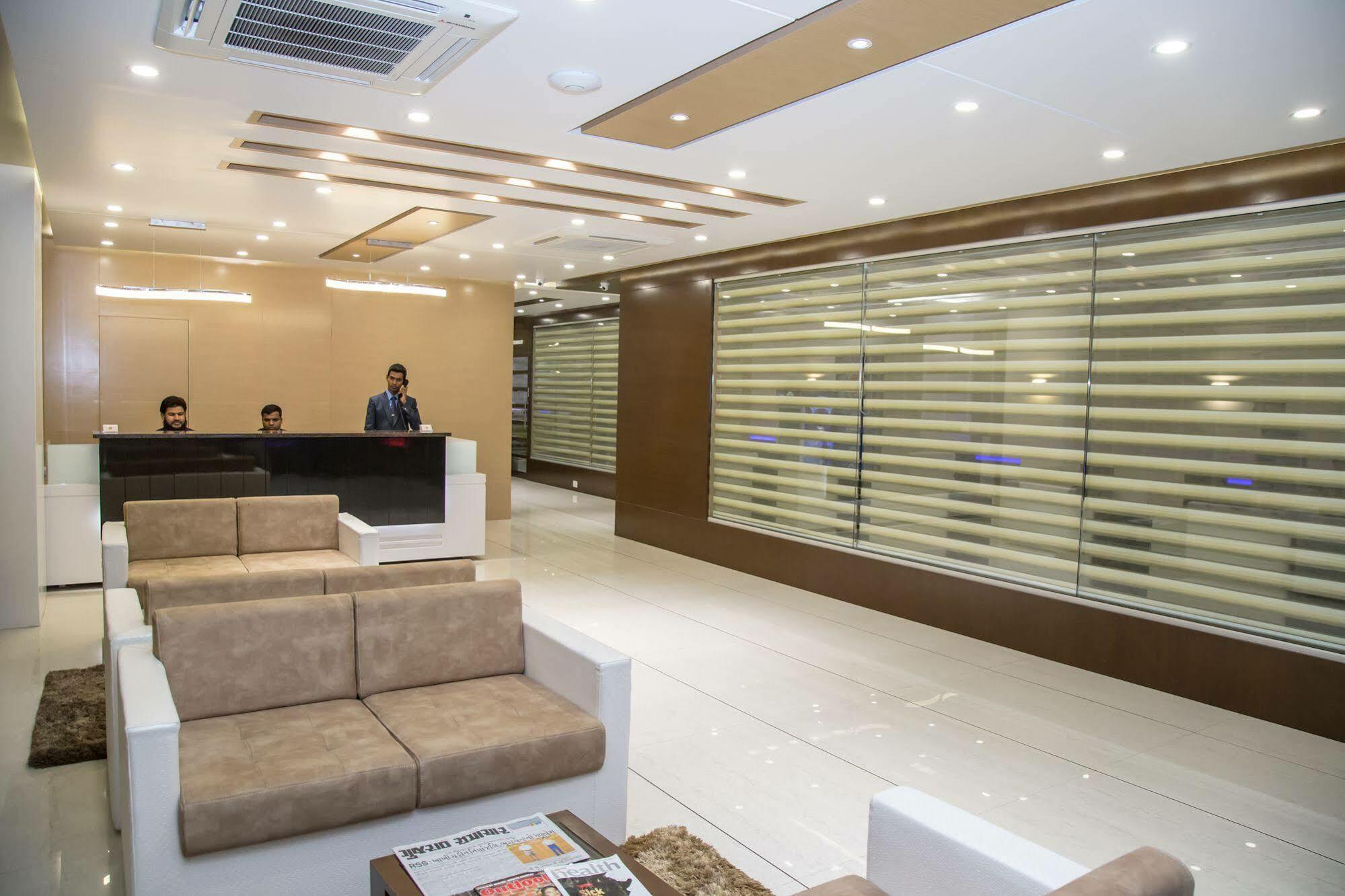Hotel Orange International Surat Luaran gambar