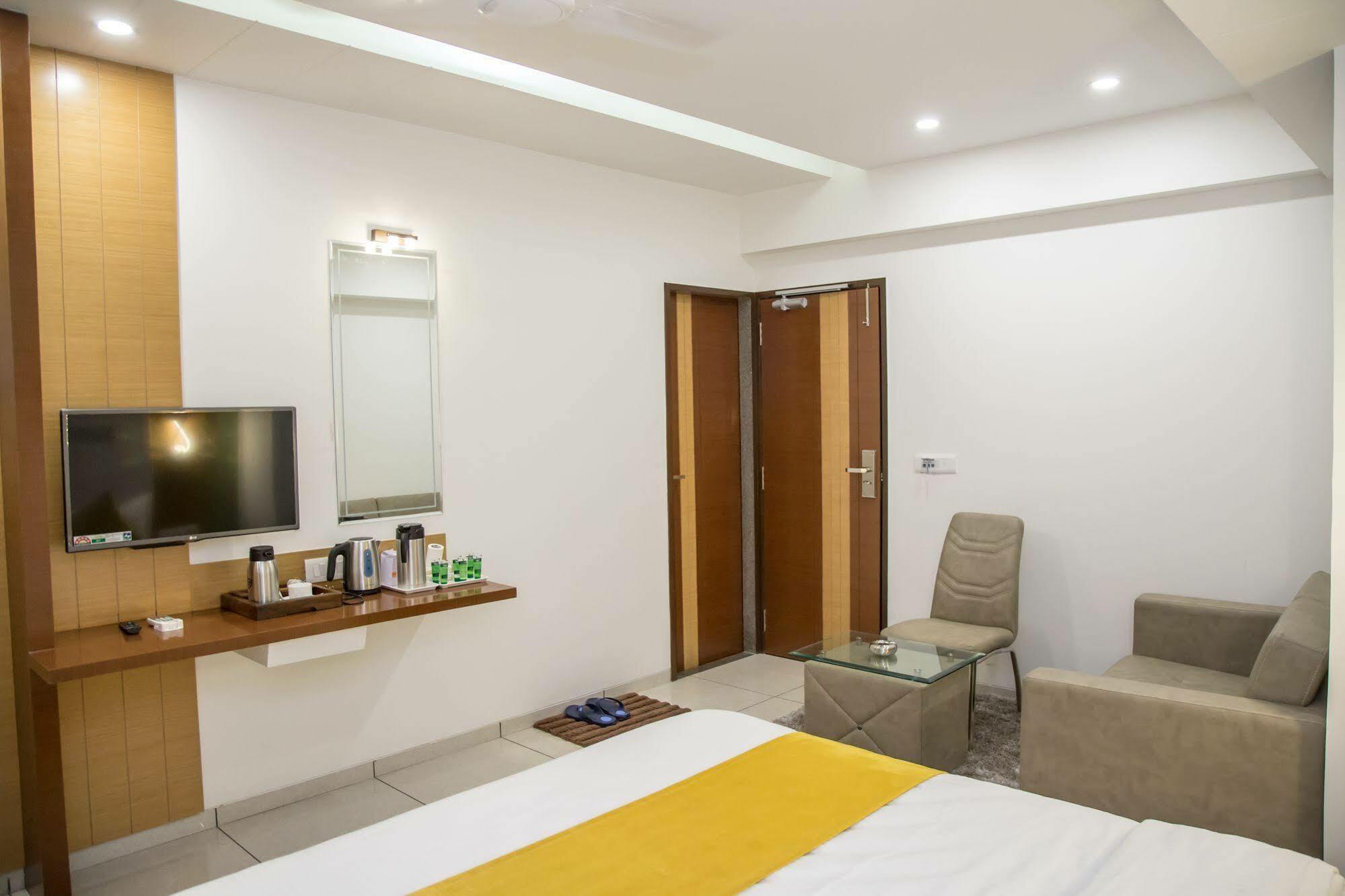 Hotel Orange International Surat Luaran gambar