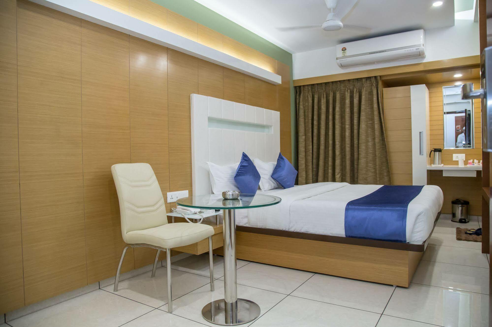 Hotel Orange International Surat Luaran gambar
