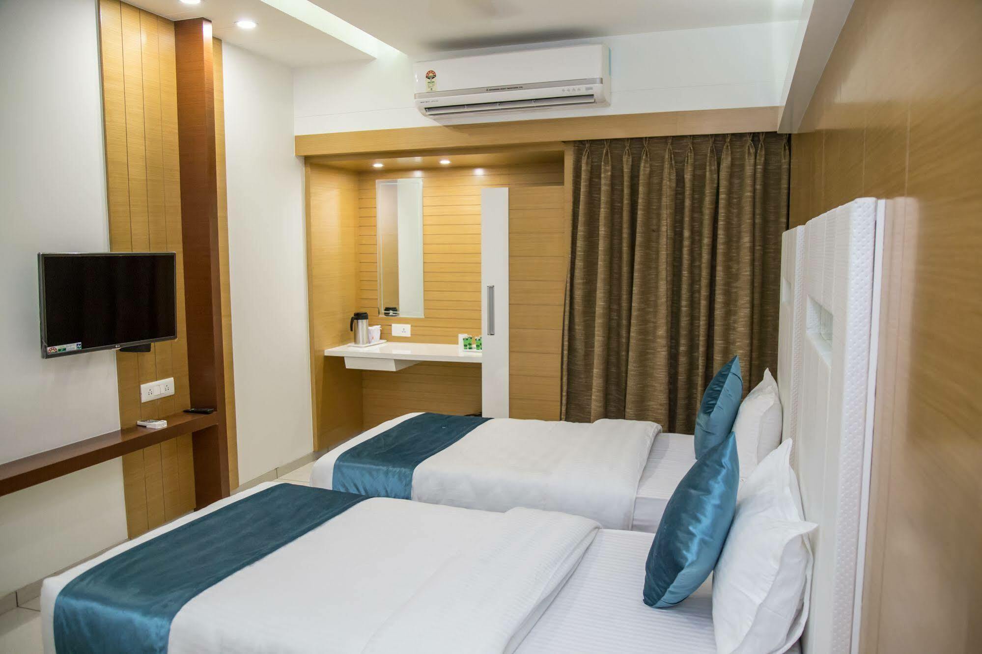 Hotel Orange International Surat Luaran gambar