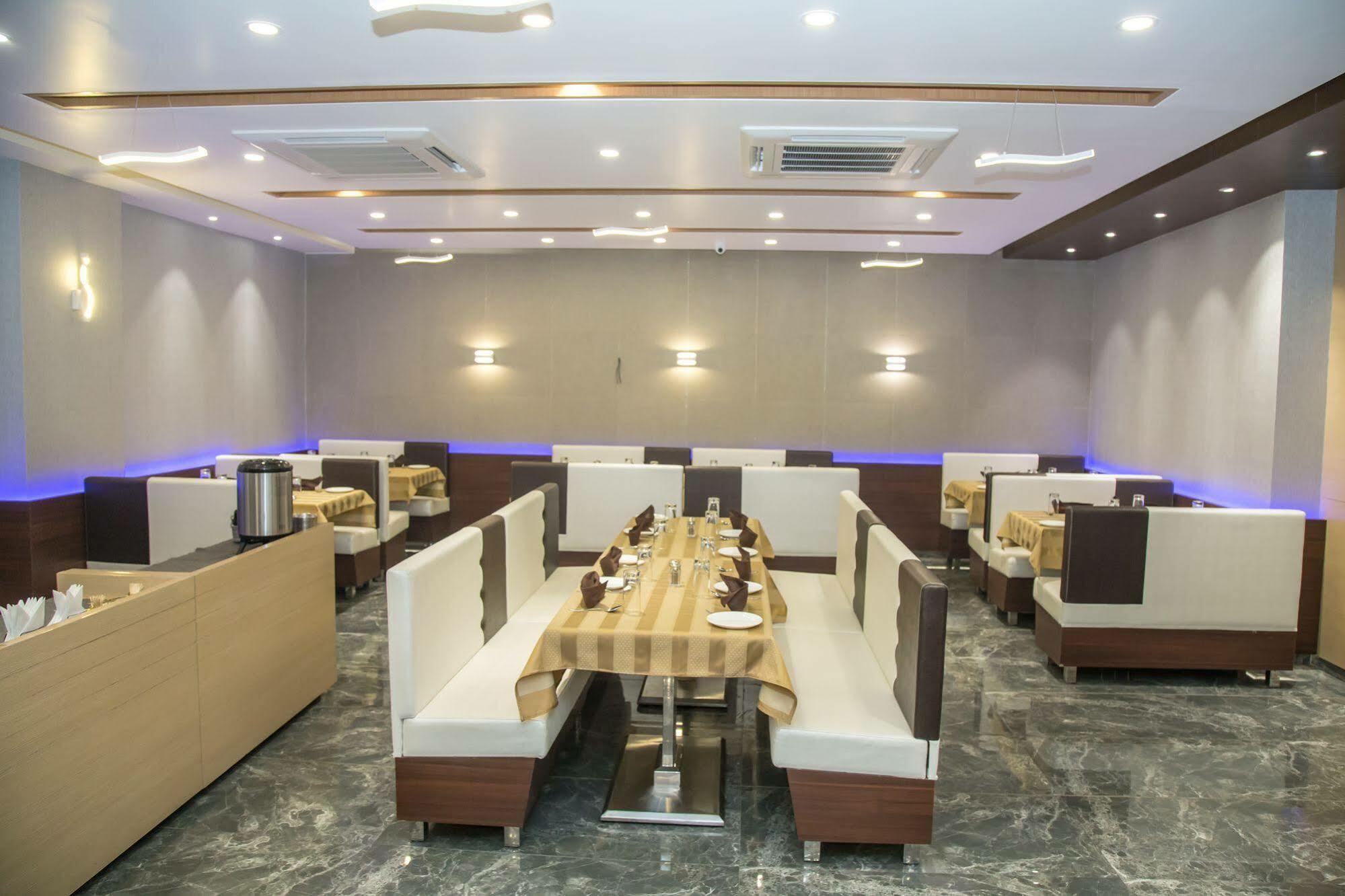Hotel Orange International Surat Luaran gambar